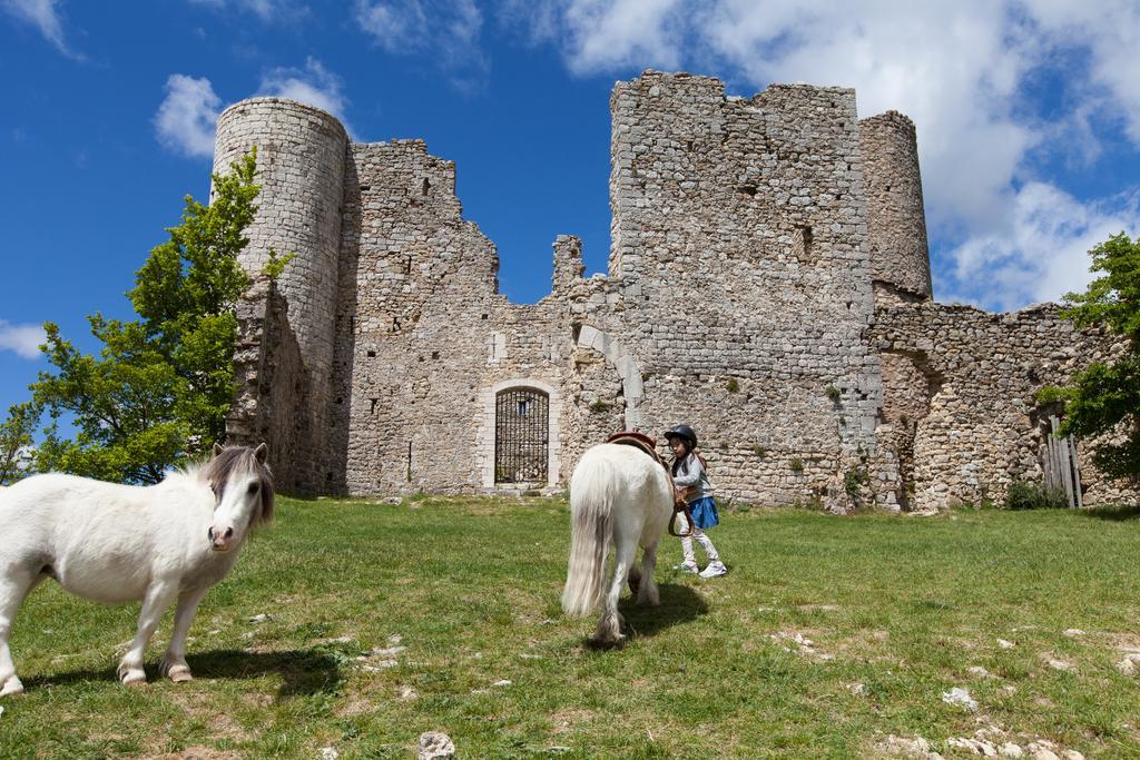 ホテルFerme Saint Pierre Bargème エクステリア 写真